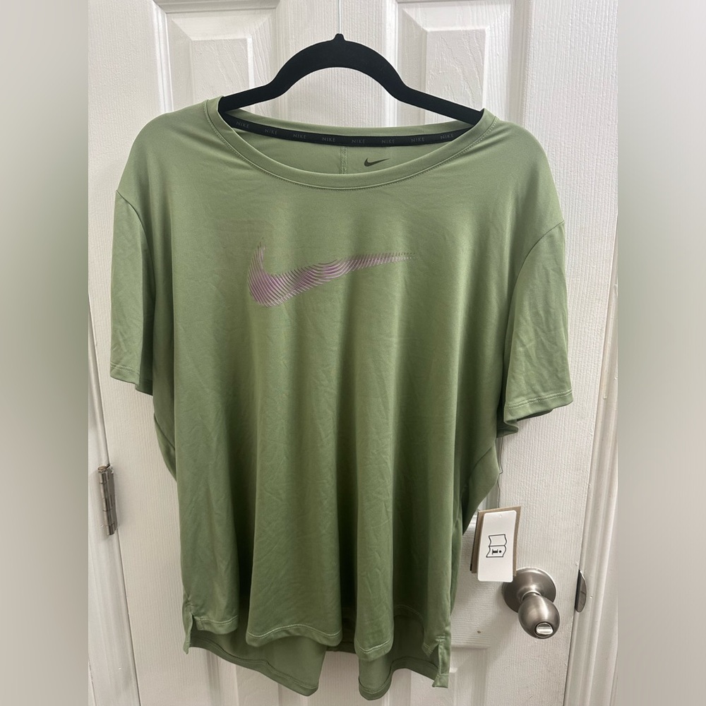 Nike Tee women running size XL FB4696-386